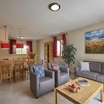 In With Private Garden Villa *