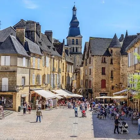 In With Private Garden