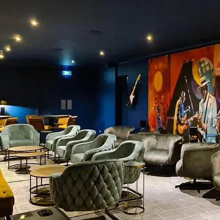 In With Private Garden Lanzac