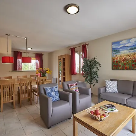 In With Private Garden Villa *