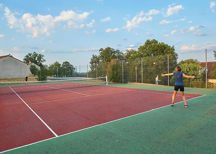 In With Private Garden فيلة