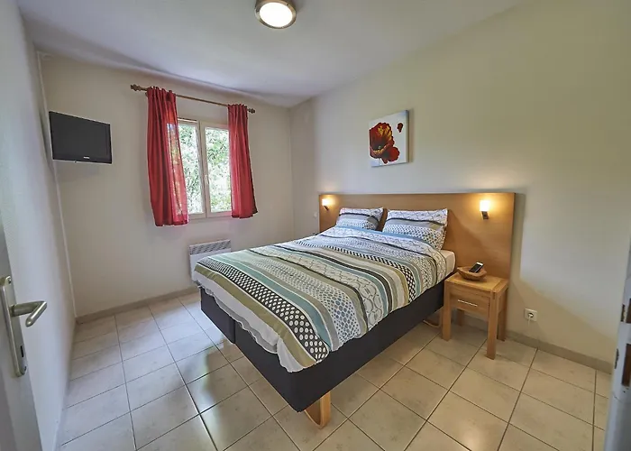 فيلة In With Private Garden *