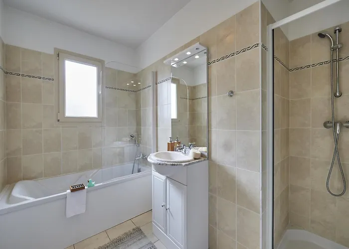 In With Private Garden Lanzac